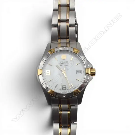 GENT'S WENGER SWISS 'MILITARY' MID SIZE WRISTWATCH, dia.30mm