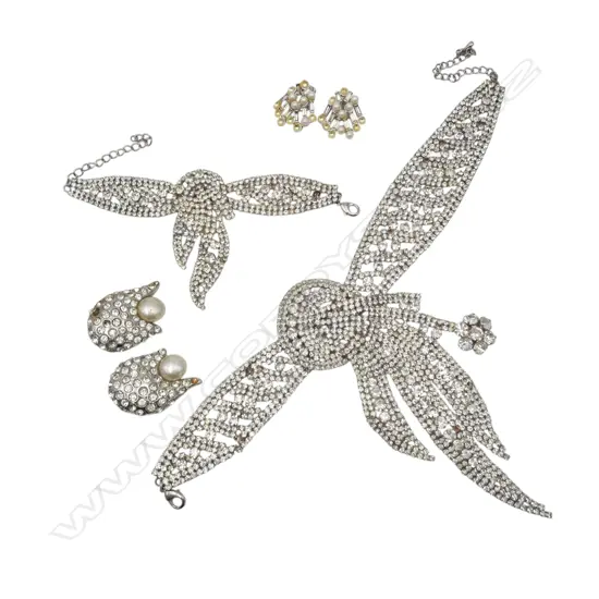 ASST. COSTUME JEWELLERY W.320mm