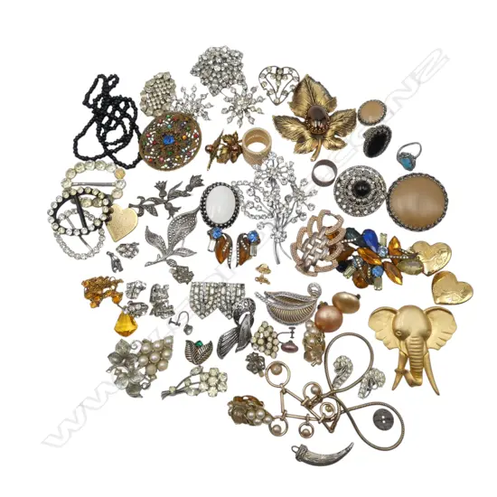 ASST. COSTUME JEWELLERY, BROOCHES, EARRINGS, BUCKLES