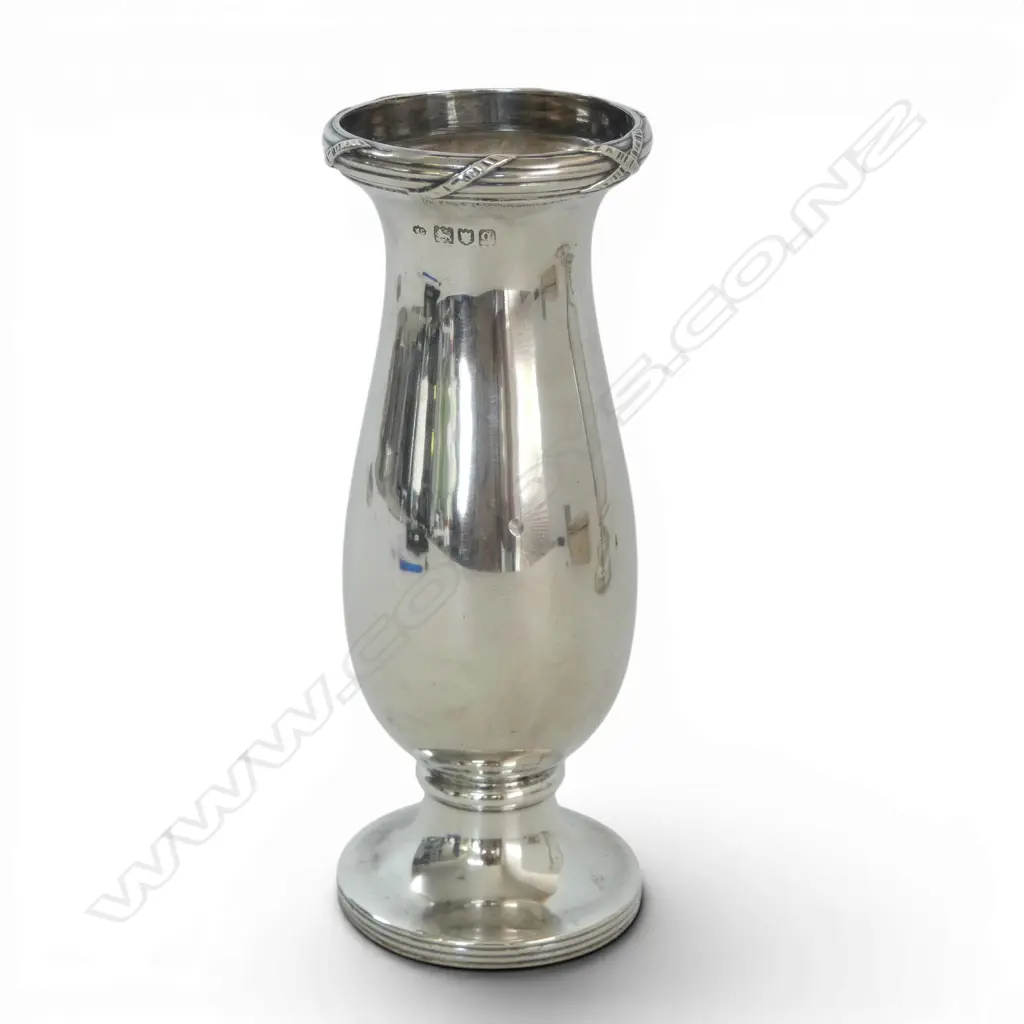 S/SILVER VASE WILLIAM COMYNS & SONS MAKER LONDON 1911 225GMS TOTAL WEIGHT WIEGHTED Image 1++