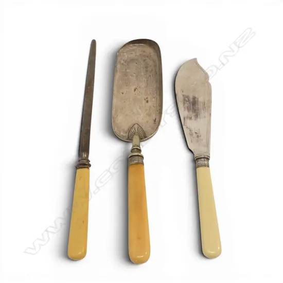 3 PCES CUTLERY w. IVORINE 'BONE' HANDLES fish slice w. stg silver collar