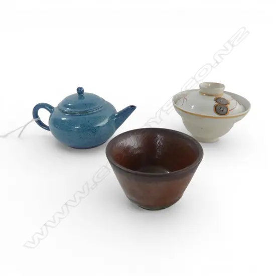 3 PCES ORIENTAL CERAMICS; BLUE GLAZED TEAPOT, 2 TEA CUPS (ONE LIDDED 85mm dia)