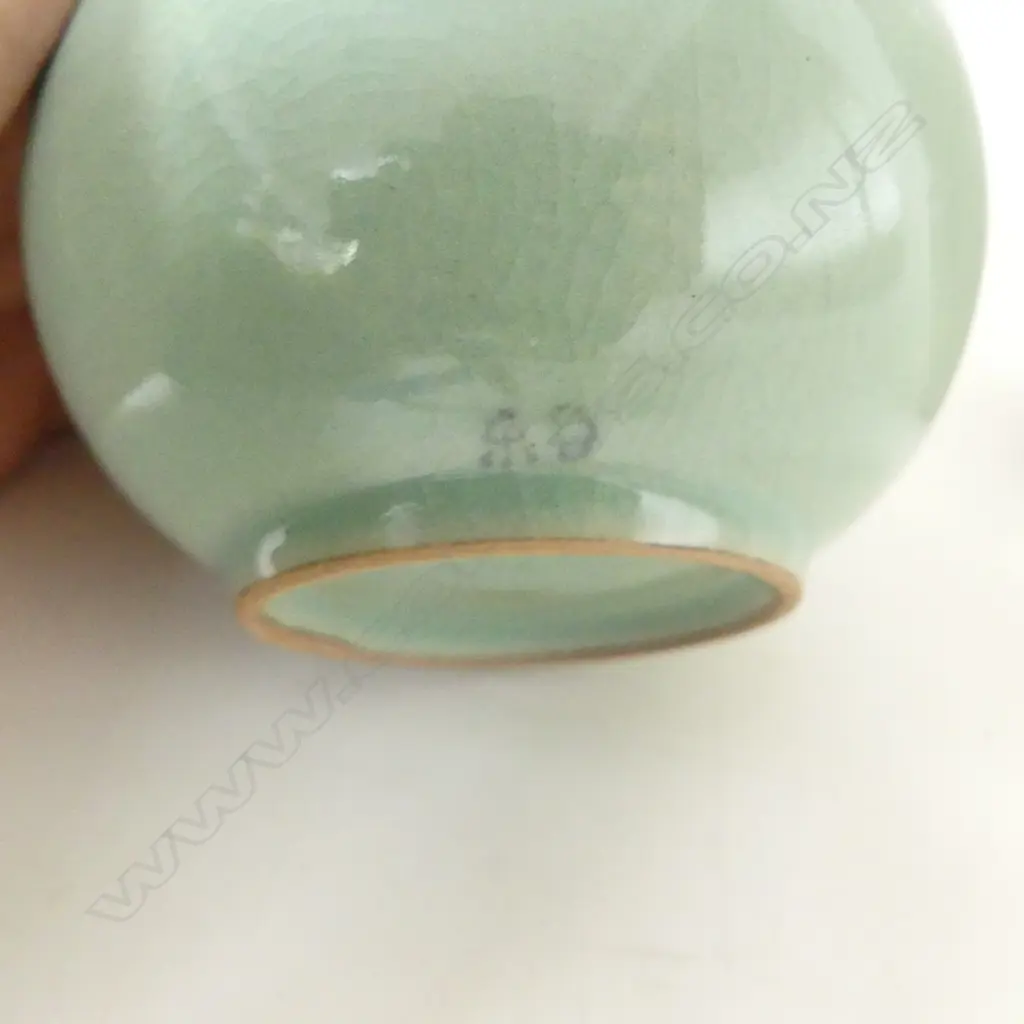 VINTAGE JAPANESE WHITE CRACKLE GLAZE VASE, H.250mm & KOREAN CELADON VASE w FLYING CRANE, H.180mm Image 1++