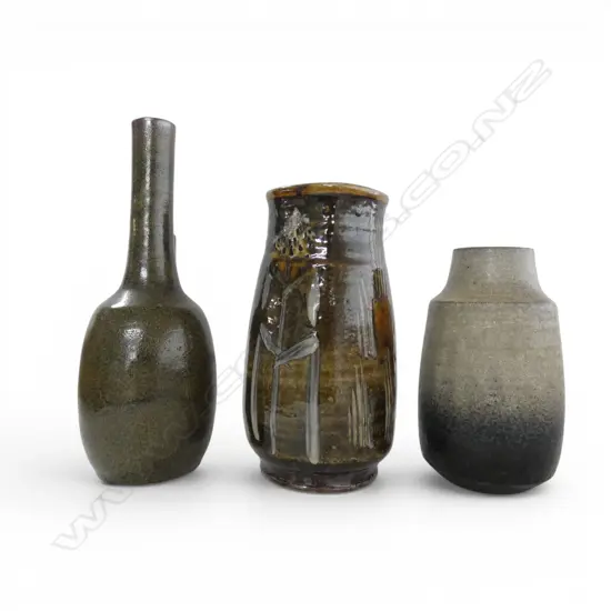 THREE MID-CENTURY JAPANESE VASES, H.200/240/290mm