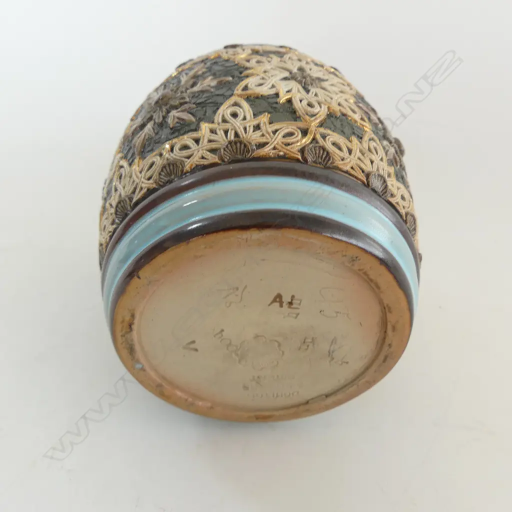 ROYAL DOULTON LAMBETH STORAGE BARREL faults to lid H.140mm Image 1++