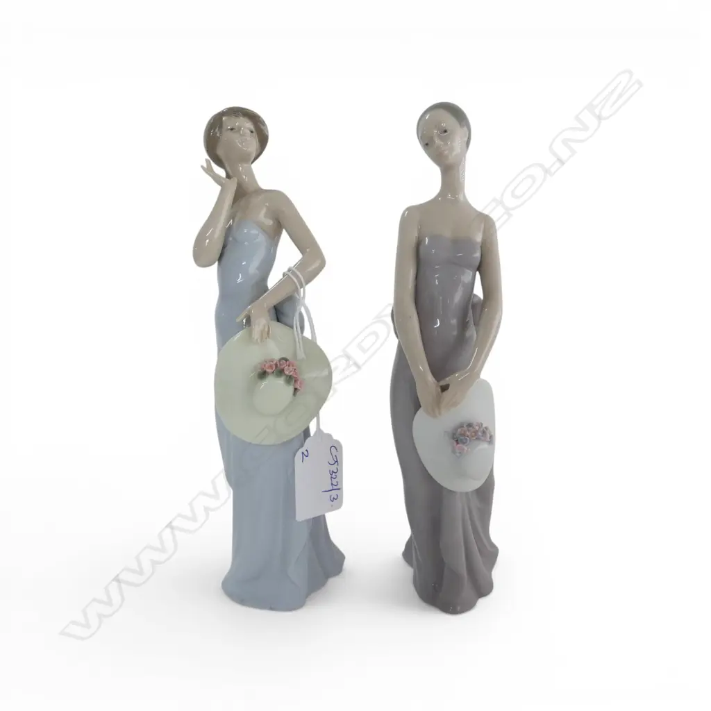 2 LLADRO FIGURINES; #5598, 5599 H.205mm Image 1++