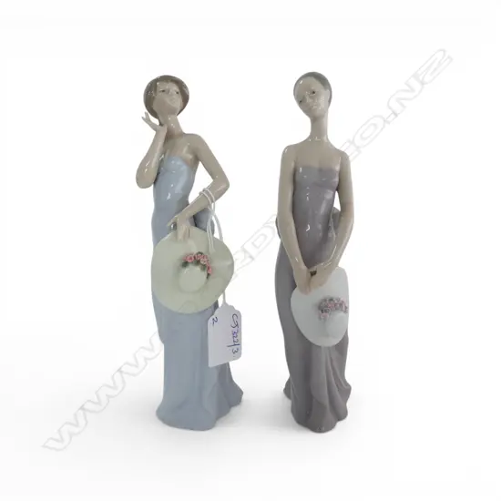 2 LLADRO FIGURINES; #5598, 5599 H.205mm