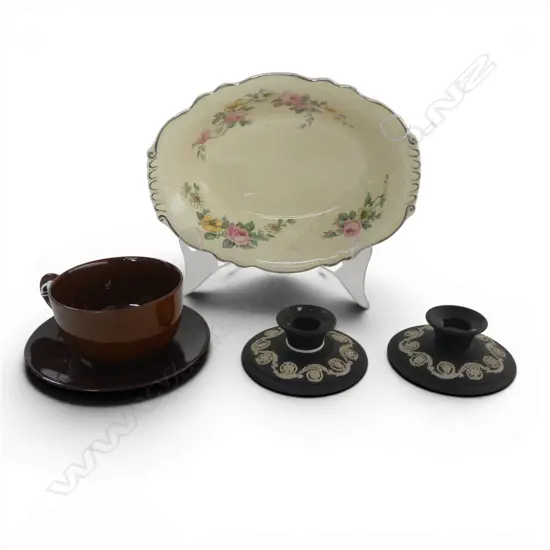 R/DOULTON C/S FLORAL DISH & PR BASALT BLACK WEDGWOOD CANDLESTICKS H40MM