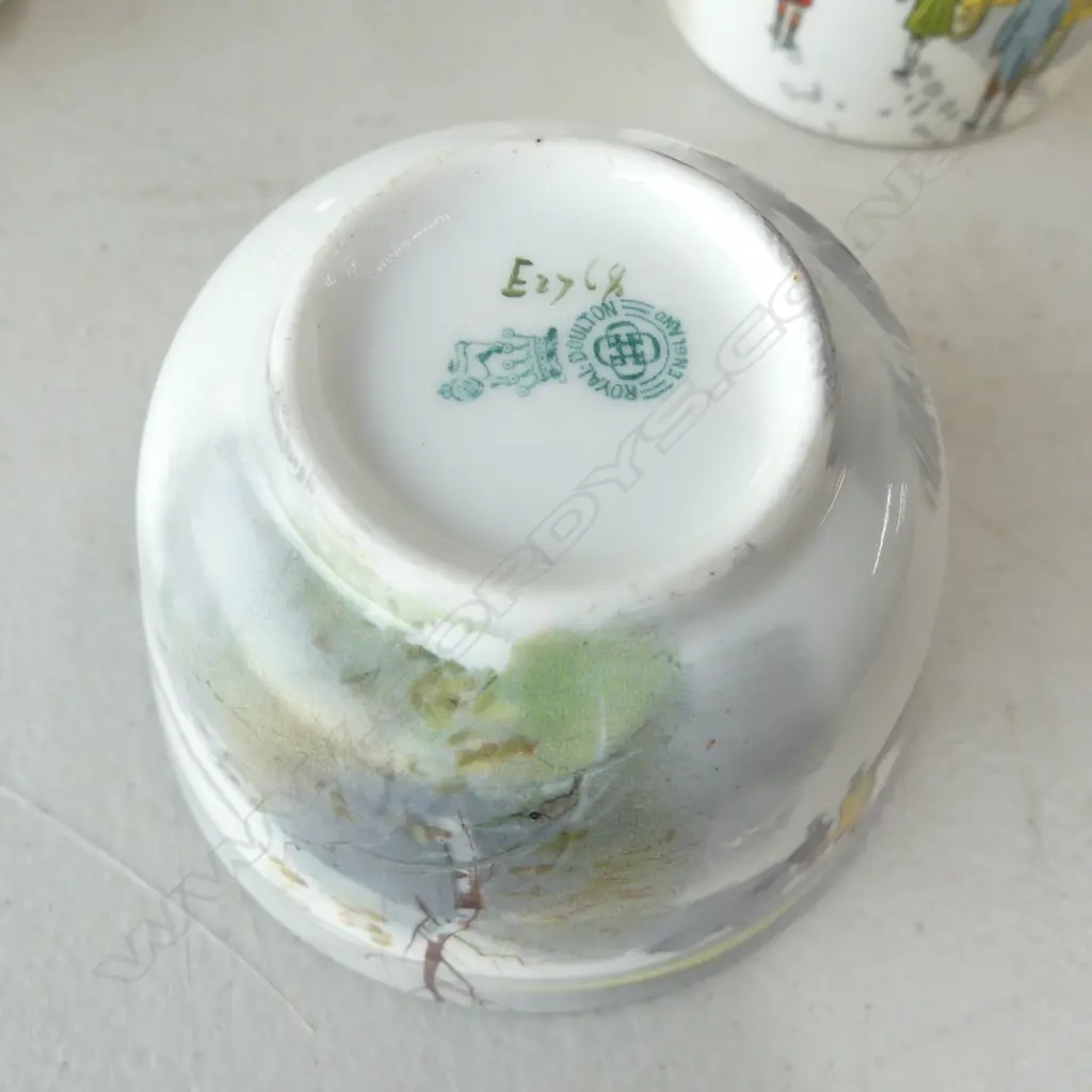 3 ROYAL DOULTON PORCELAIN COACHING SCENE in winter colours: bowl +  vase + jug H.88mm Image 1++