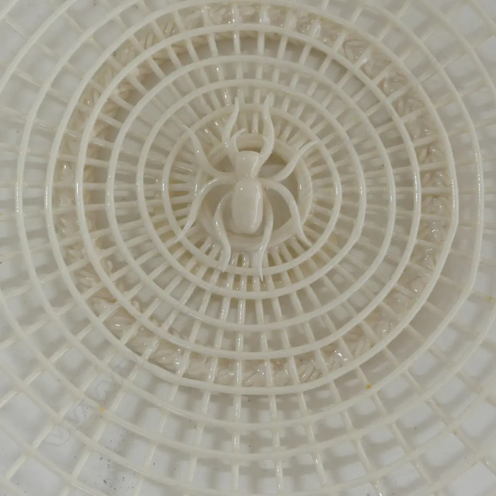 PARAGON CHINA CAKE PLATE BLACK WEDGWOOD DISH DIA160  & BELLECK CHINA SPIDER WEB  AF DIA 190MM Image 1++