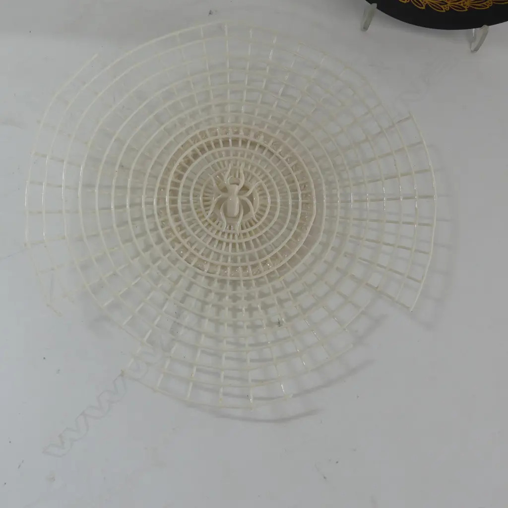 PARAGON CHINA CAKE PLATE BLACK WEDGWOOD DISH DIA160  & BELLECK CHINA SPIDER WEB  AF DIA 190MM Image 1++