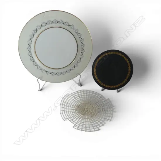 PARAGON CHINA CAKE PLATE BLACK WEDGWOOD DISH DIA160  & BELLECK CHINA SPIDER WEB  AF DIA 190MM