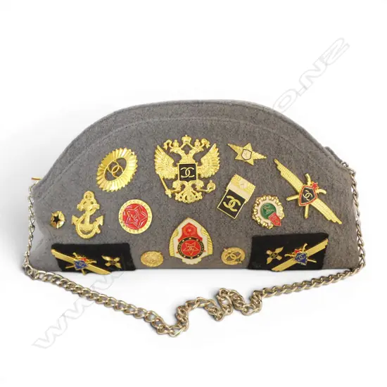 GREY SHOULDER BAG w BADGES