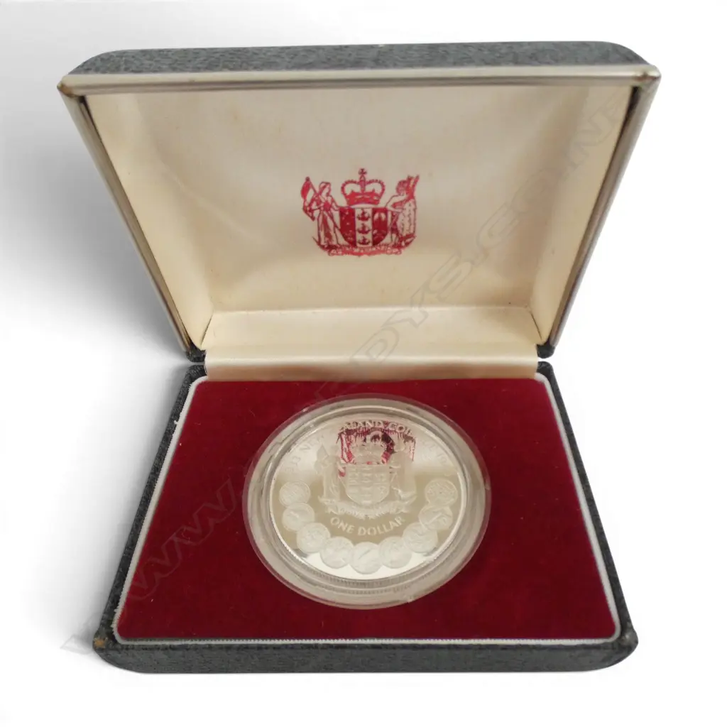 CASED N.Z. 1983 50th ANNIV. .925 PROOF $1 COIN 27.216gms Image 1++