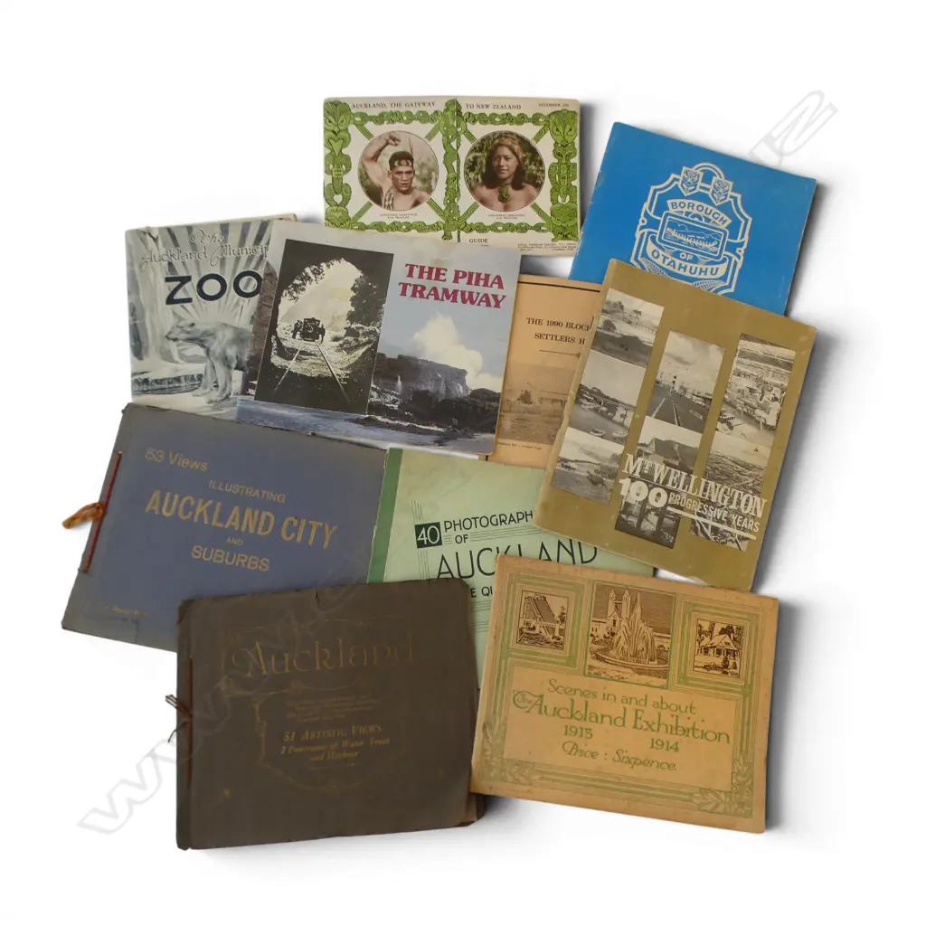 10 EARLY AUCKLAND SOUVENIR BOOKLETS: 'Auckland The Gateway to NZ' 1935 etc Image 1++