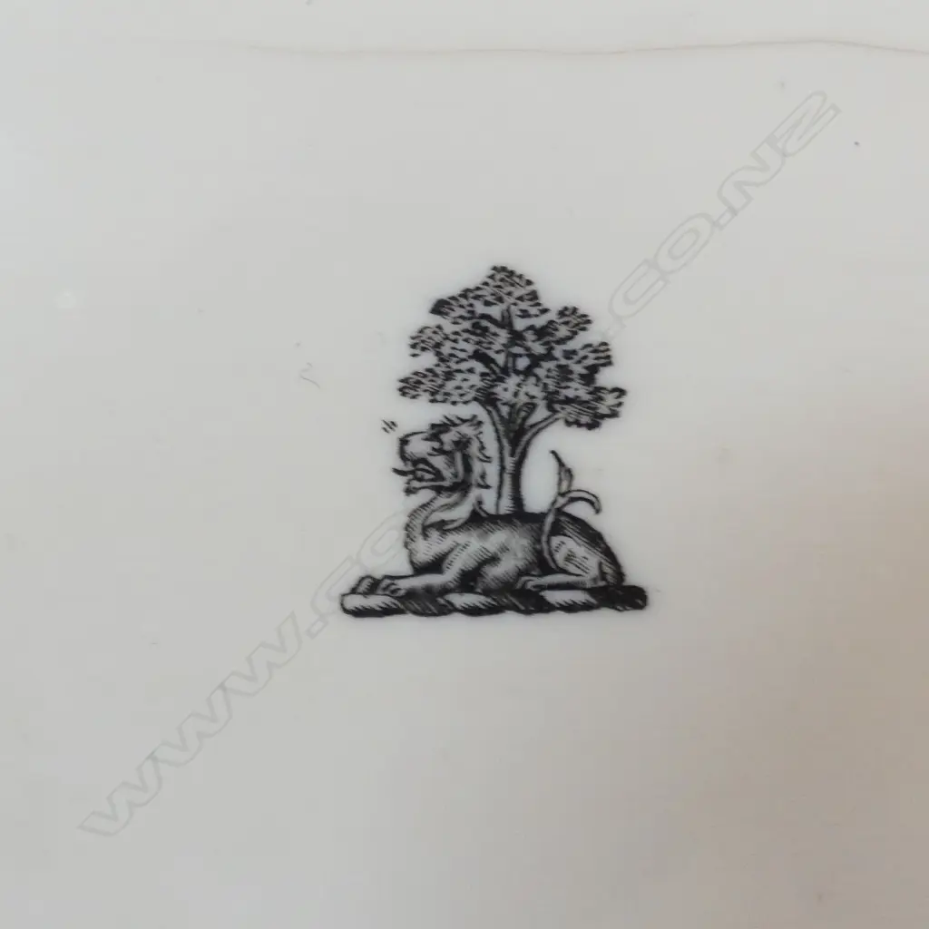 EARLY 19thC IVORY HINGED LIDDED BOX crest to lid. Hing repaired. 90 x 60mm Image 1++