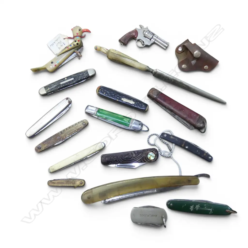 ASST. POCKET KNIVES Image 1++