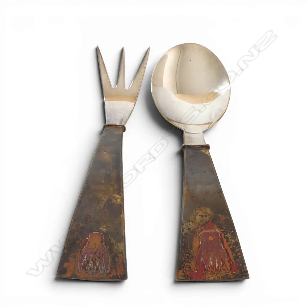 PR MODENISTICK ARTVARK COPPER HANDLED SALAD SERVERS L195MM Image 1++