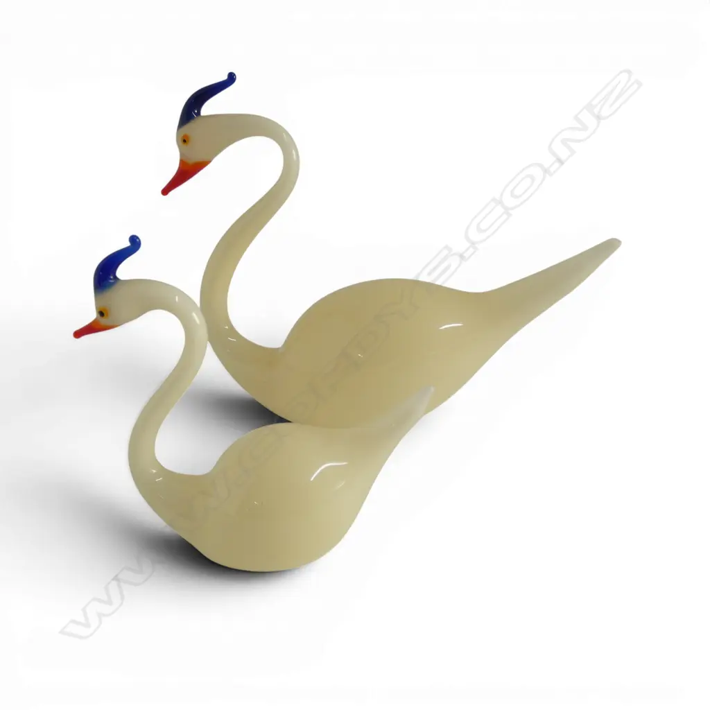2 VINTAGE MURANO? MILK GLASS SWANS, H.80/110mm Image 1++
