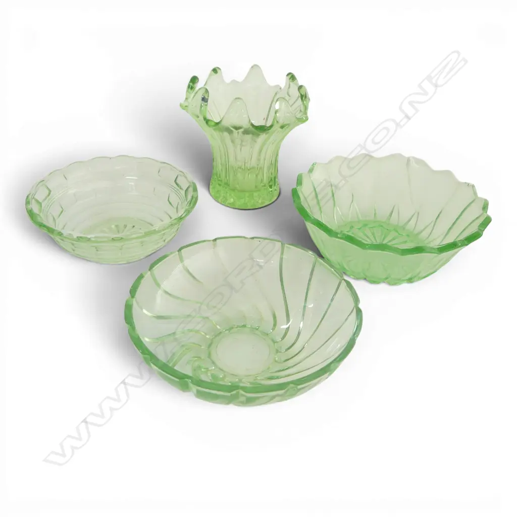 4 PCES OF URANIUM GLASS Image 1++