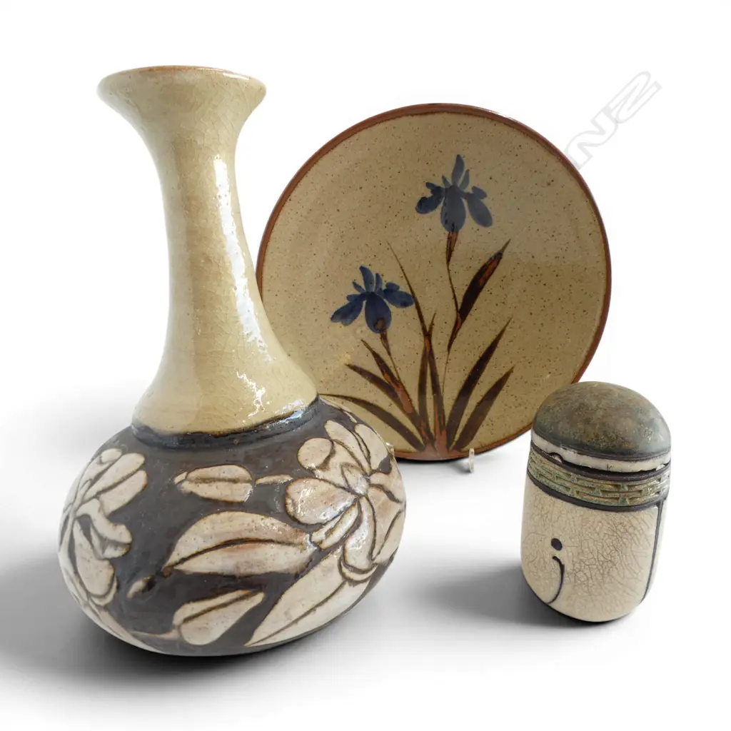 3 PCS NZ STUDIO POTTERY VASE H320 PLATTER DIA320 & LIDDED JAR H140MM Image 1++