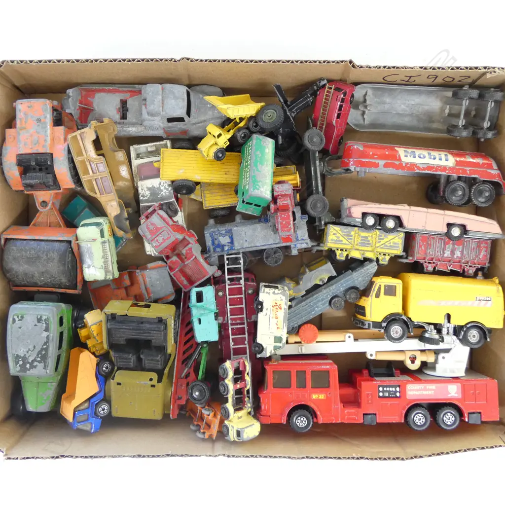 COLLECTION OF LOOSE DINKY, LESNEY etc Image 1++