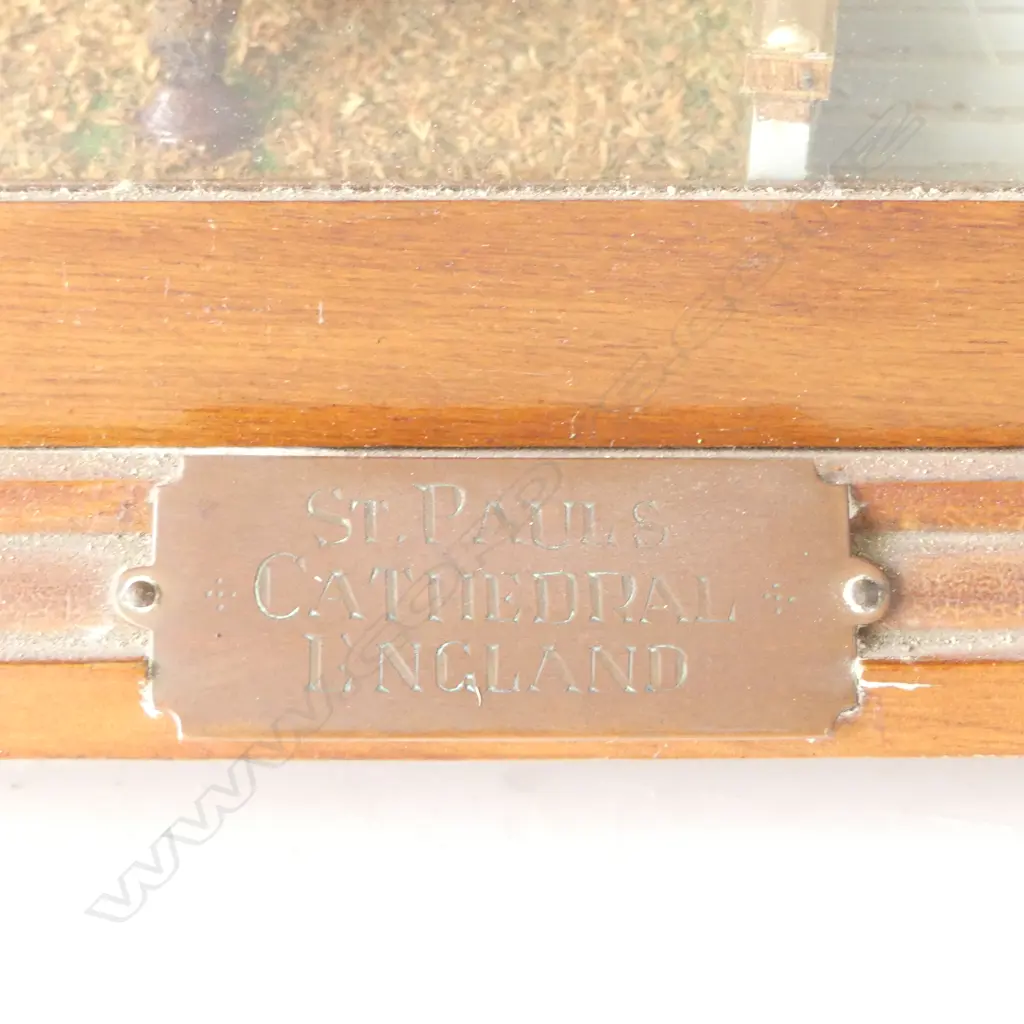 WOODEN MODEL OF ST PAULS CATHEDRAL, CASED 575x390x350mm Image 1++