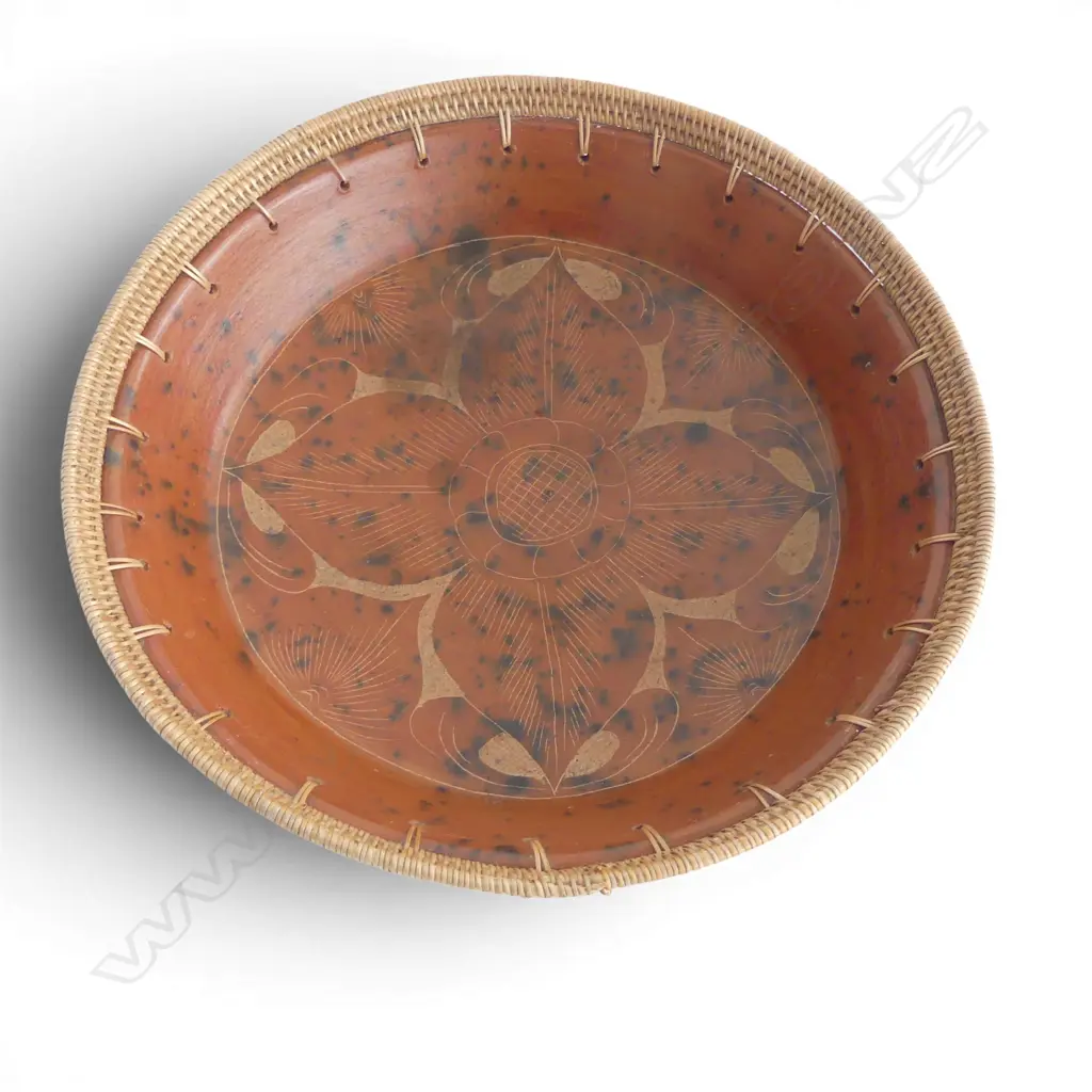 TERRACOTTA DECORATIVE PLATE WITH WOVEN RATTAN RIM, dia 280mm Image 1++
