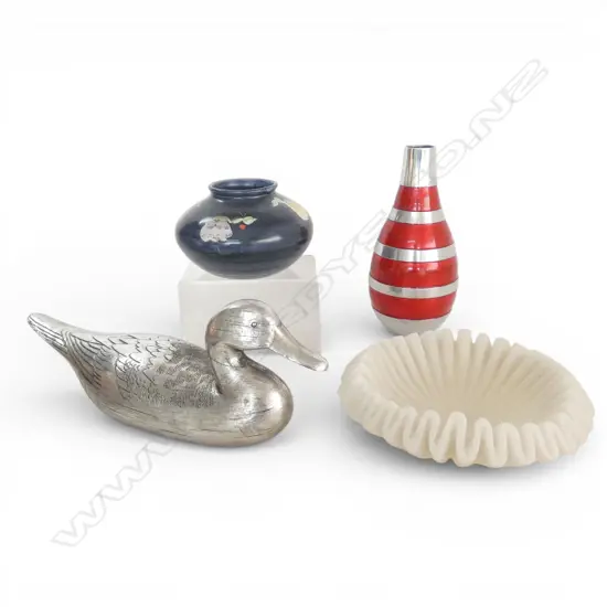 4 DECORATIVE PIECES; SILVER RESIN DUCK L.390mm, METAL VASE, POTTERY VASE, RESIN BOWL
