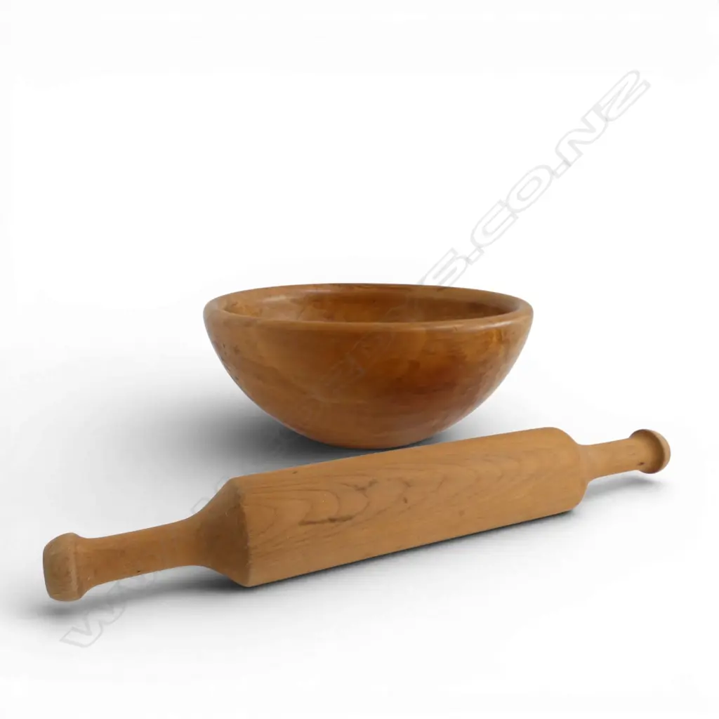 TURNED RIMU BOWL SIGNED 'GM' Dia.350mm AND ROLLING PIN Image 1++