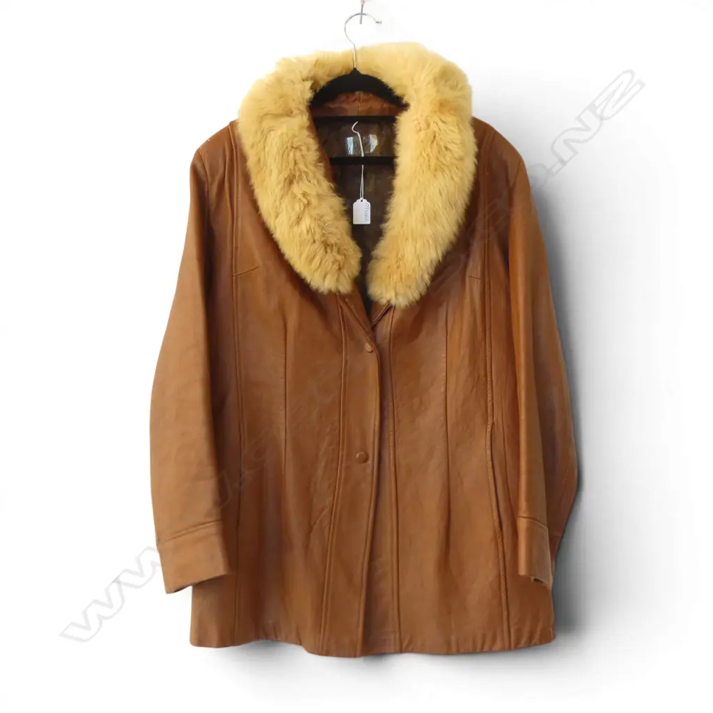 RETRO JACKET w. FUR COLLAR Image 1++