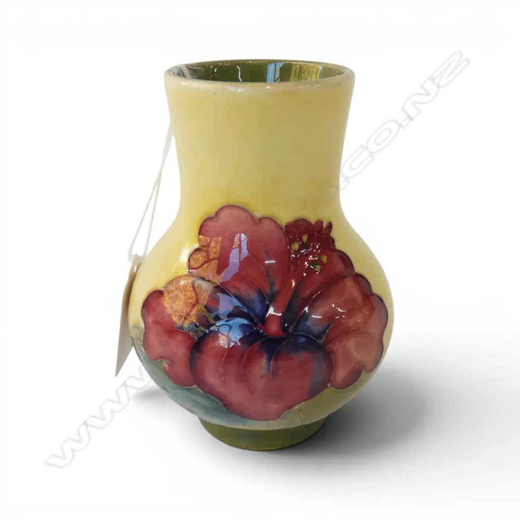MOORCROFT VASE HYBISCUS PATTERN H.108mm Image 1++