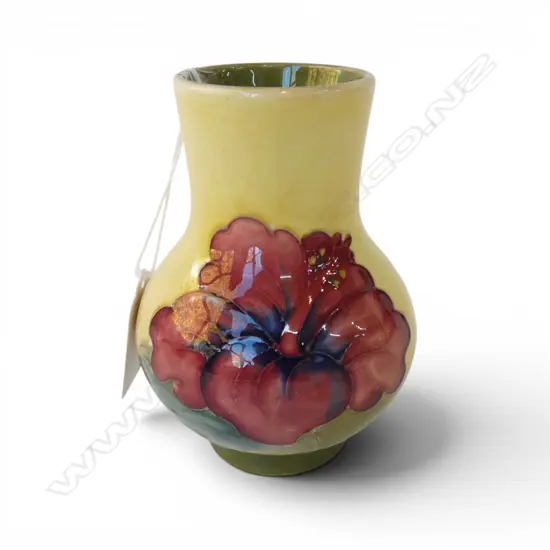MOORCROFT VASE HYBISCUS PATTERN H.108mm