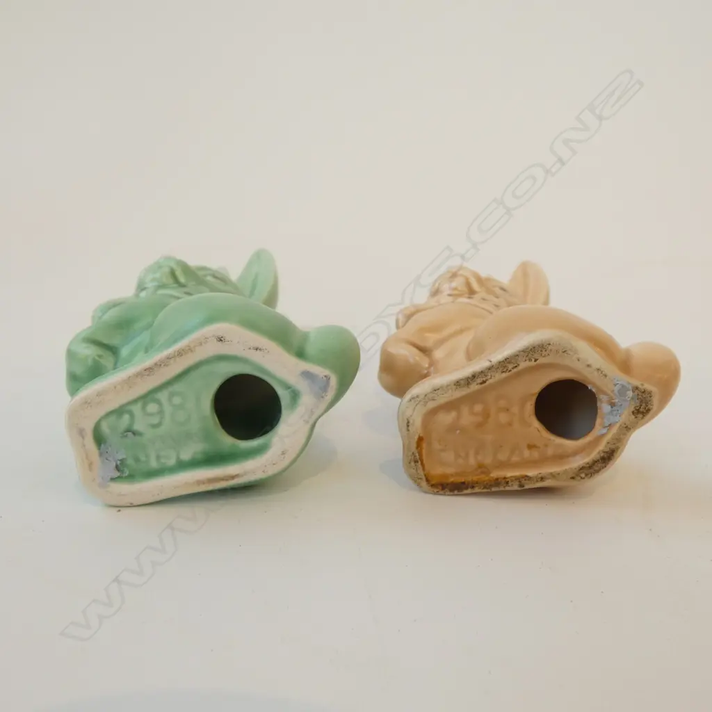 2 SYLVAC POTTERY BUGS BUNNY RABBIT BOW TIE model 2980. H.140mm Image 1++