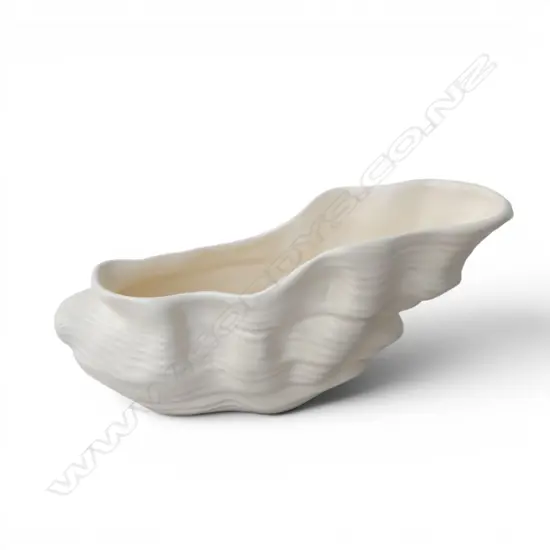 CROWN LYNN WHITE VASE #586 H.135mm