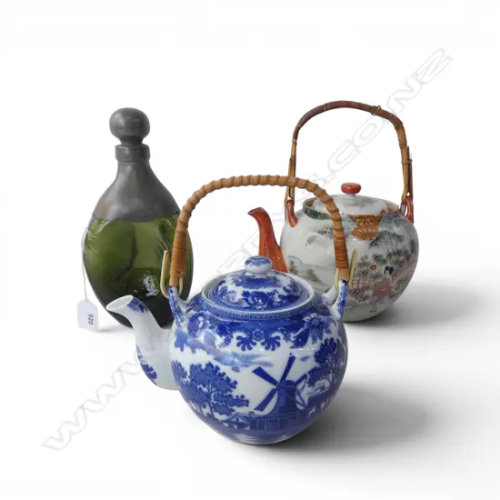 2 ORIENTAL TEAPOTS + GREEN GLASS DECANTER H.235mm