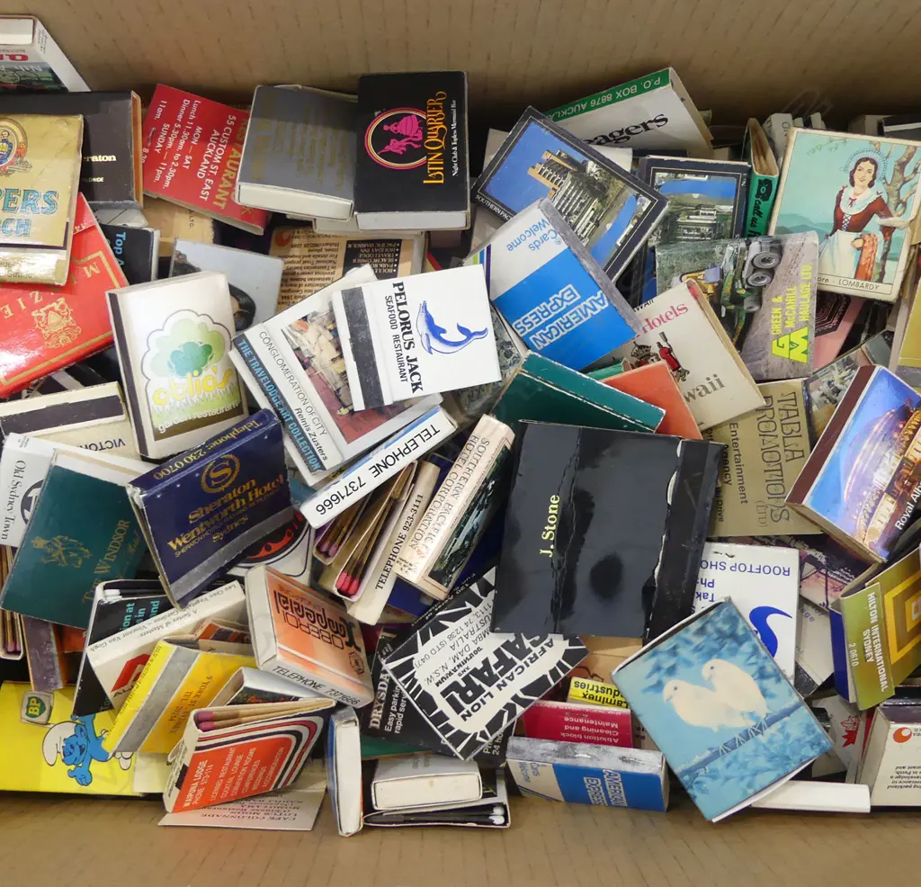 ASST. VINTAGE MATCHBOXES Image 1++