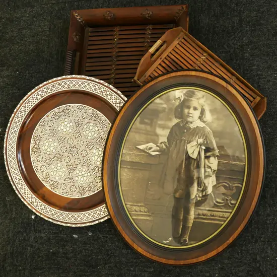 2 BAMBOO TRAYS, INLAID WOODEN PLATE, OVAL EARLY 20thC GIRL PORTRAIT PHOTO