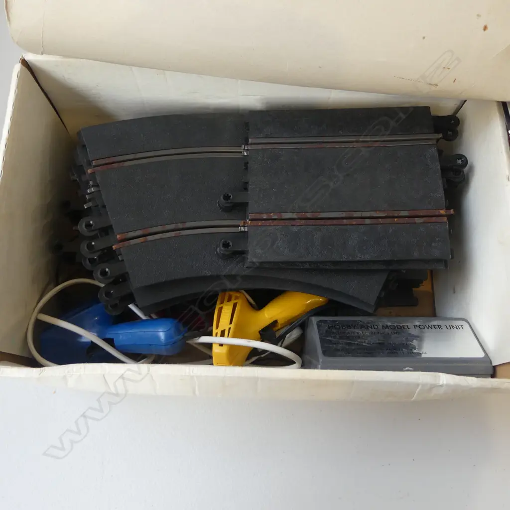 PART BOXED SCALEXTRIC 100 ELECTRIC MODEL RACING SET Image 1++