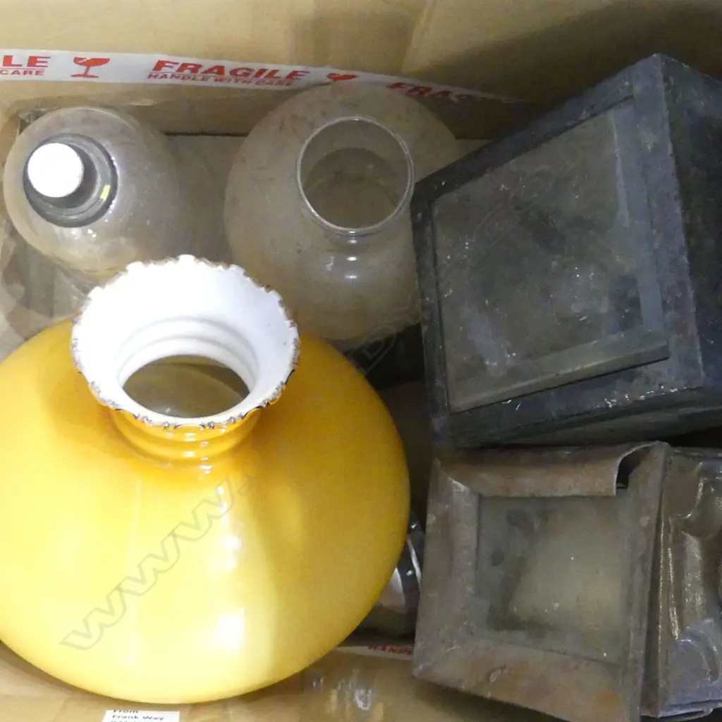 BOX OF VINTAGE LAMPS & PARTS Image 1++