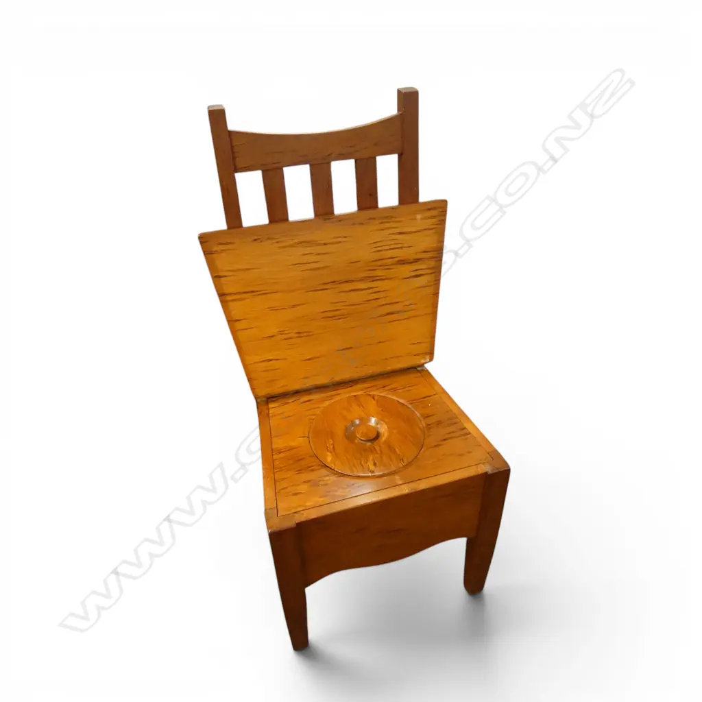 NZ COLONIAL SOLID MOTTLED NATIVE TIMBER COMMODE CHAIR - CERAMIC POTTY LID CRACKED Image 1++