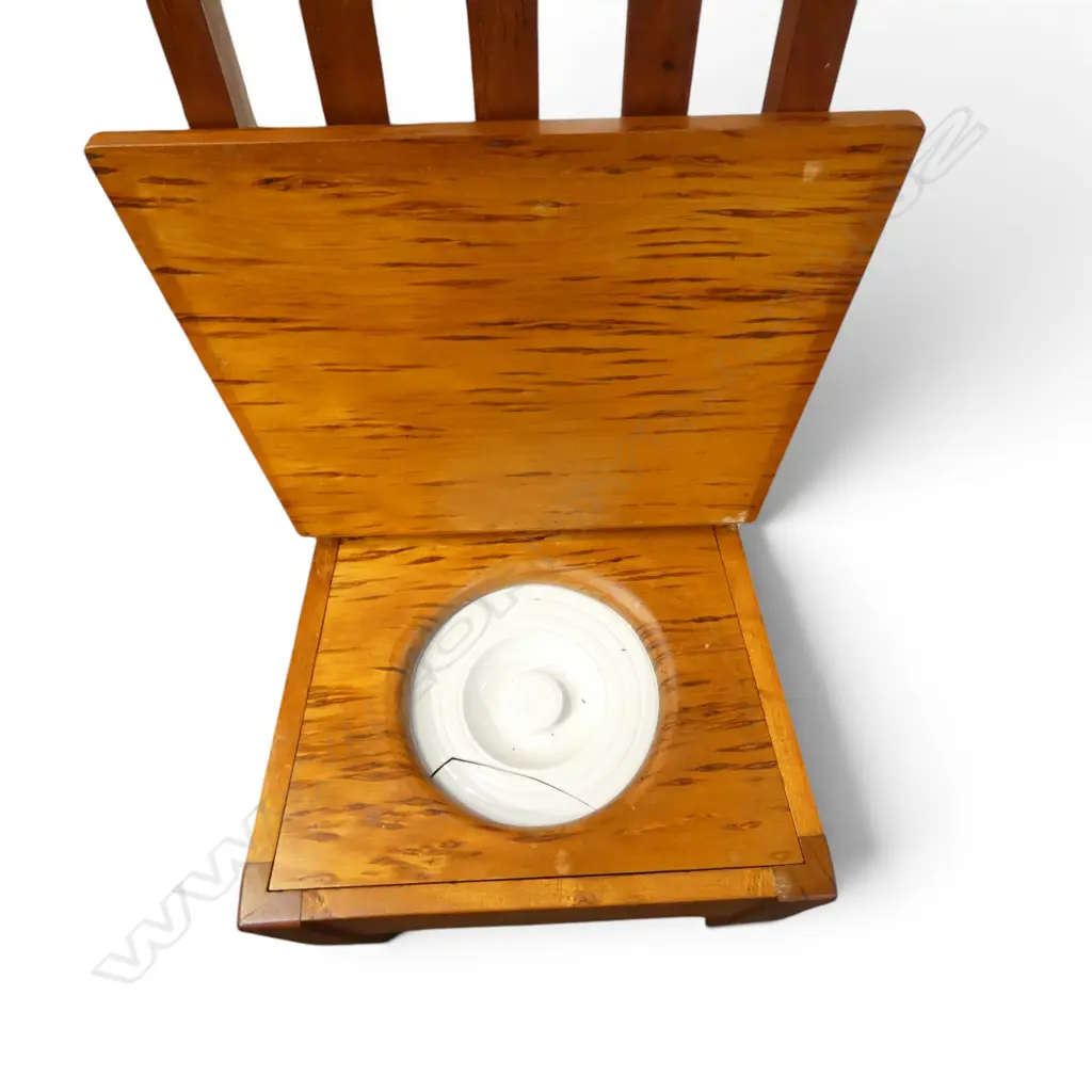 NZ COLONIAL SOLID MOTTLED NATIVE TIMBER COMMODE CHAIR - CERAMIC POTTY LID CRACKED Image 1++