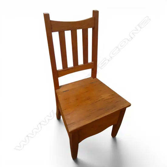 NZ COLONIAL SOLID MOTTLED NATIVE TIMBER COMMODE CHAIR - CERAMIC POTTY LID CRACKED