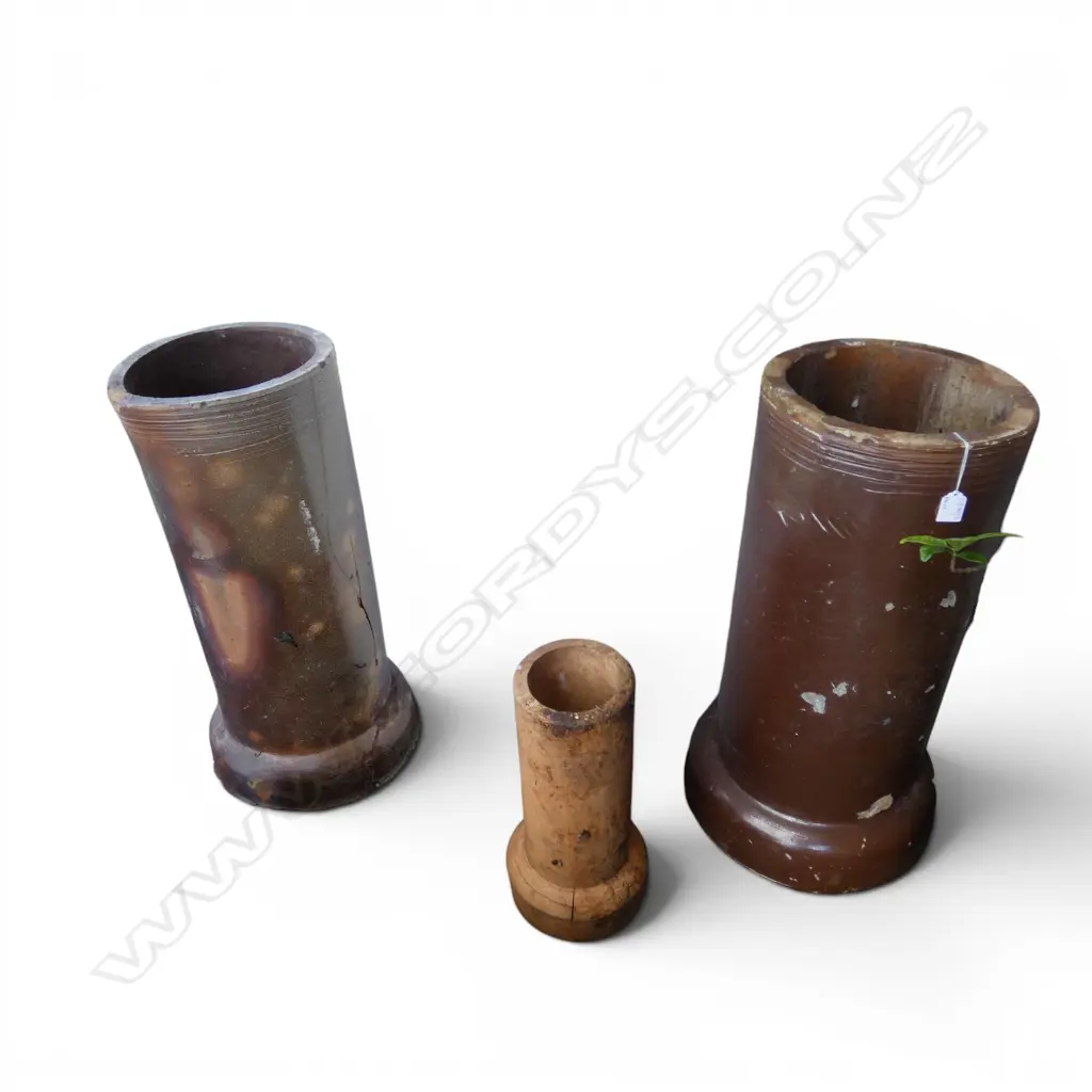 PR SALT GLAZED PIPES H.670mm + 1 SMALLER TERRACOTTA H.400mm Image 1++