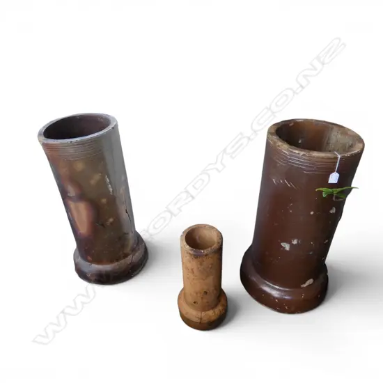 PR SALT GLAZED PIPES H.670mm + 1 SMALLER TERRACOTTA H.400mm