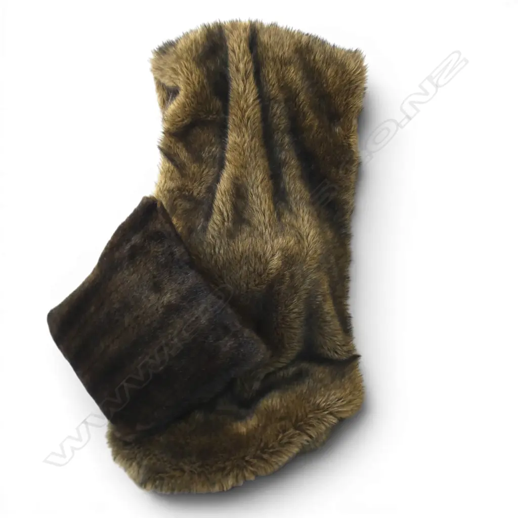 FAUX FUR BLANKET & CUSHION Image 1++