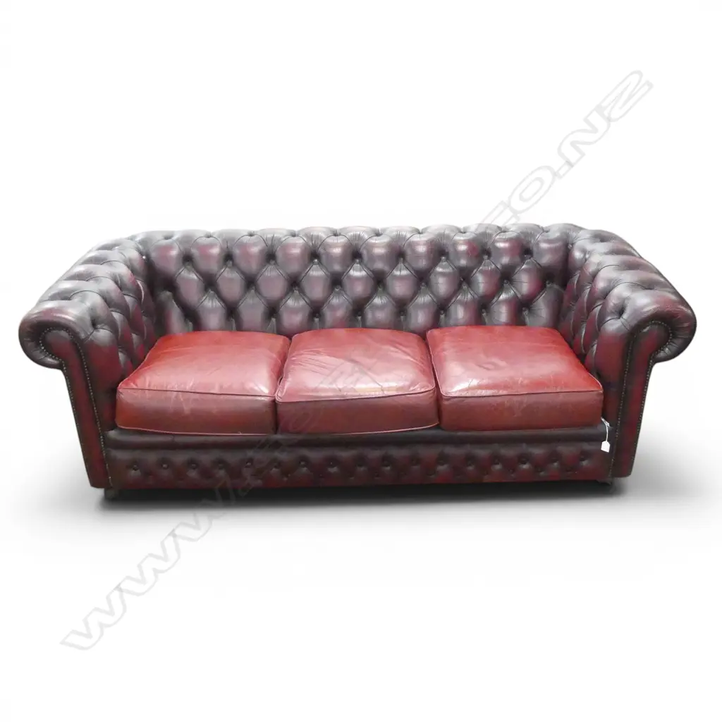 GASCOIGNE RED LEATHER BUTTON BACK CHESTERFIELD SOFA leather worn, cushions different colour 2050x900x720mm Image 1++