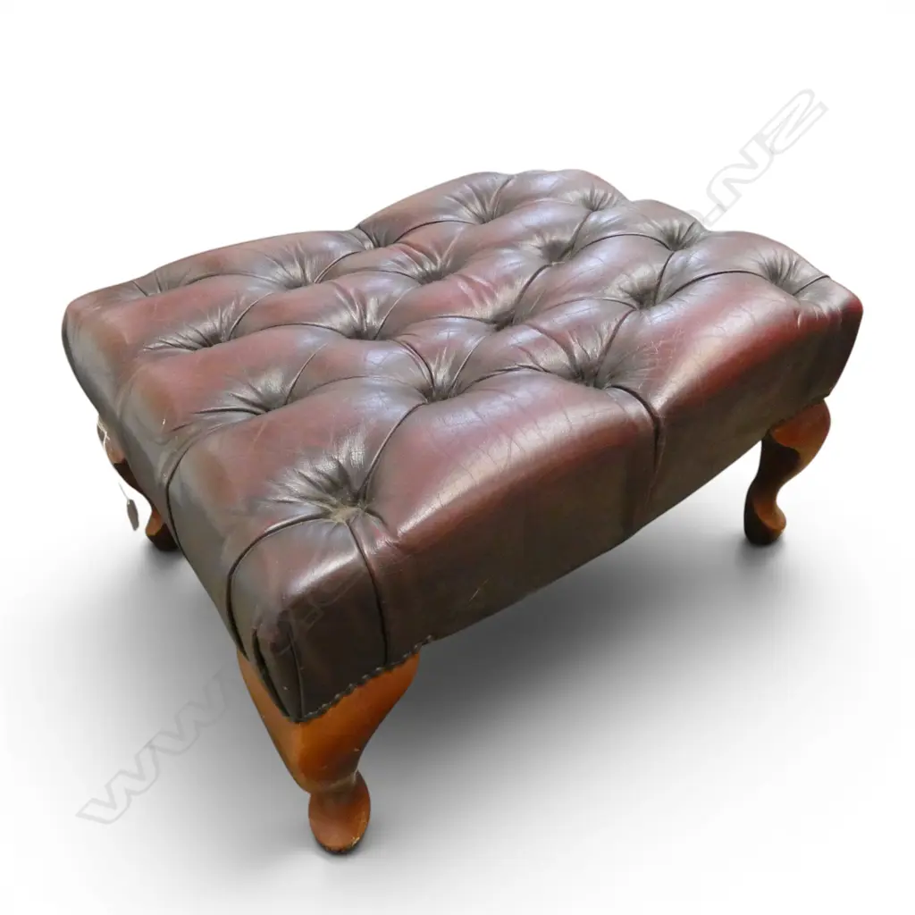GASCOIGNE RED LEATHER BUTTON FOOT REST 600x470x340mm Image 1++