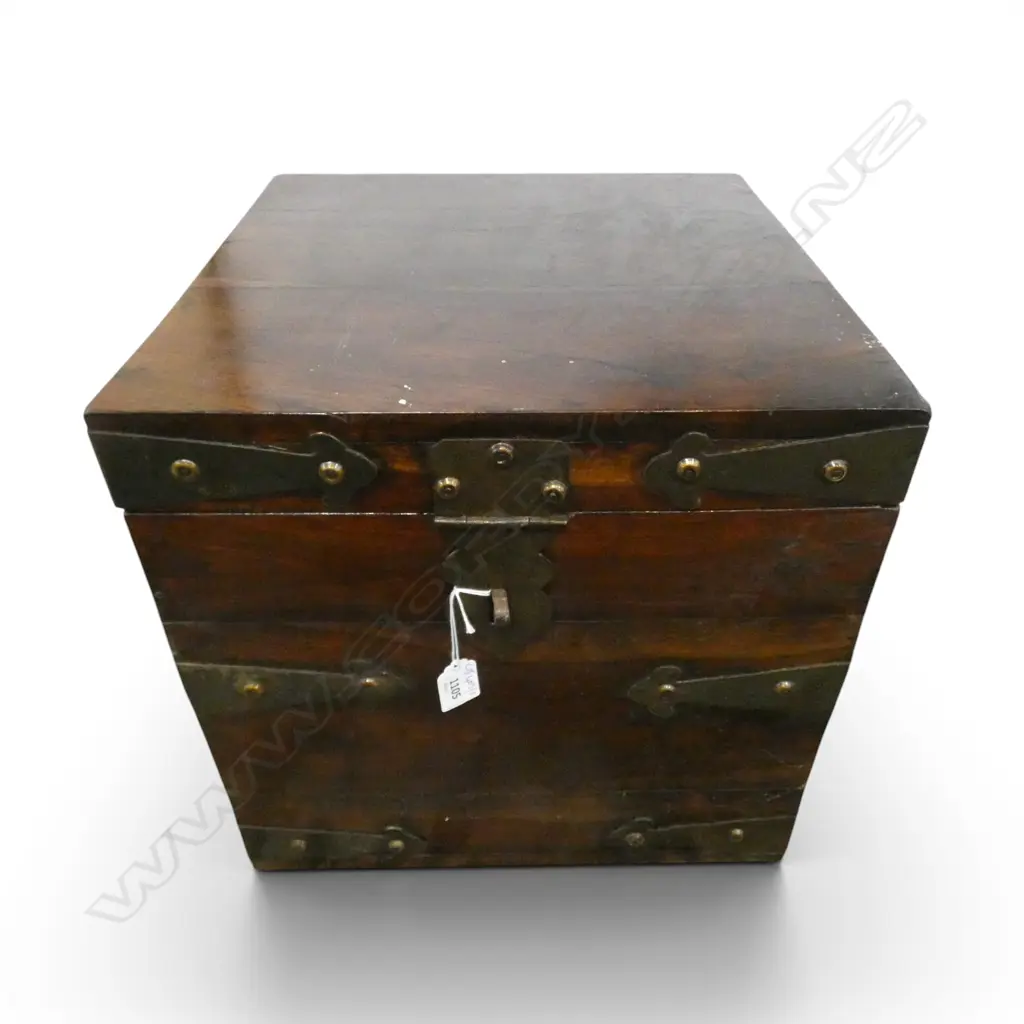 WOODEN BOX w. IRON DETAILING 380x380x380mm Image 1++