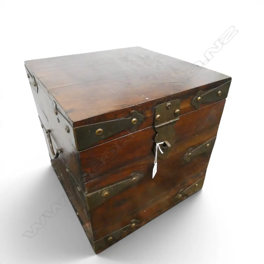 WOODEN BOX w. IRON DETAILING 380x380x380mm Image 1++